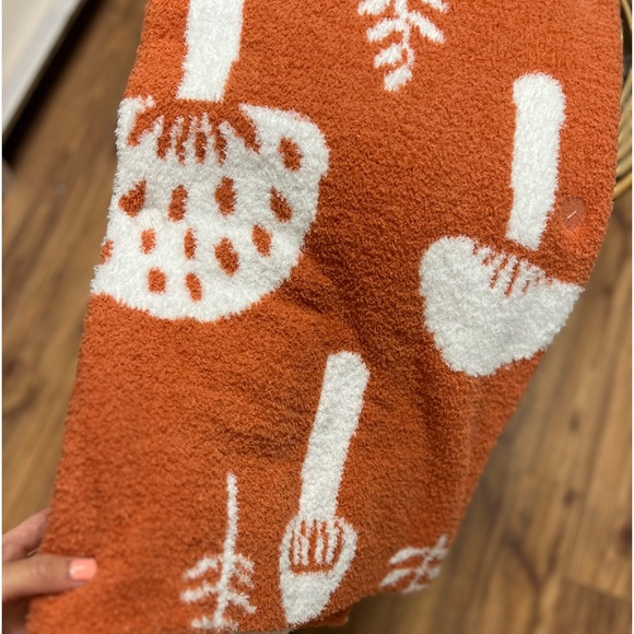 NWT Super cozy Mushroom Blanket 50 x 60in - Picture 1 of 3
